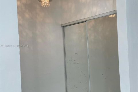 Condominio en alquiler en Miami Beach, Florida, 39.95 m2 № 2006702 - foto 12