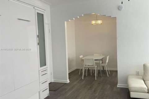 Condominio en alquiler en Miami Beach, Florida, 39.95 m2 № 2006702 - foto 4