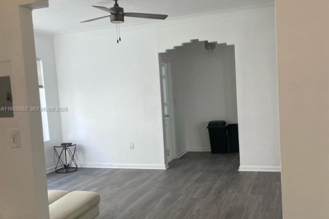 Condominio en alquiler en Miami Beach, Florida, 39.95 m2 № 2006702 - foto 8