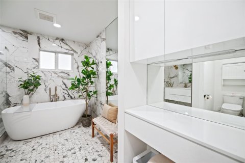 Casa en Plantation, Florida 4 dormitorios, 238.11 m2 № 2023681