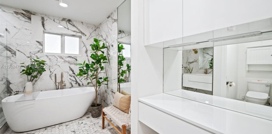 Casa en Plantation, Florida 4 dormitorios, 238.11 m2 № 2023681