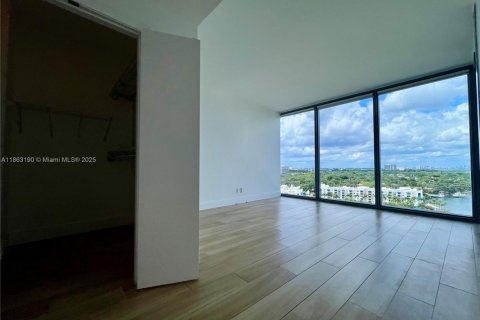Condo in Miami, Florida, 1 bedroom  № 1924211 - photo 5