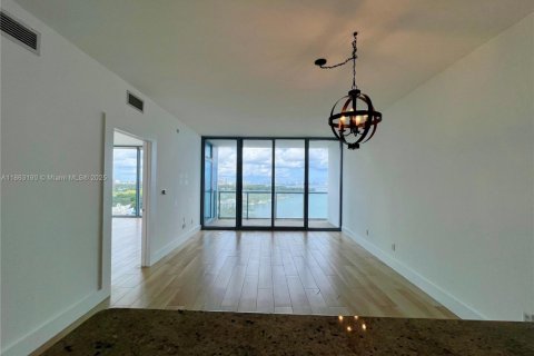Condo in Miami, Florida, 1 bedroom  № 1924211 - photo 3
