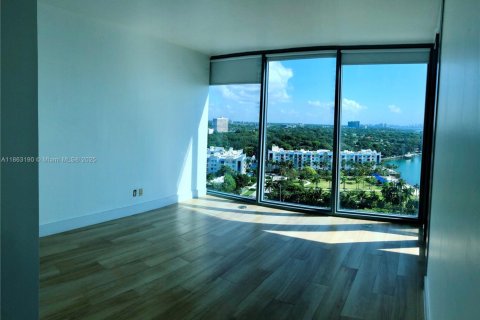 Condo in Miami, Florida, 1 bedroom  № 1924211 - photo 6