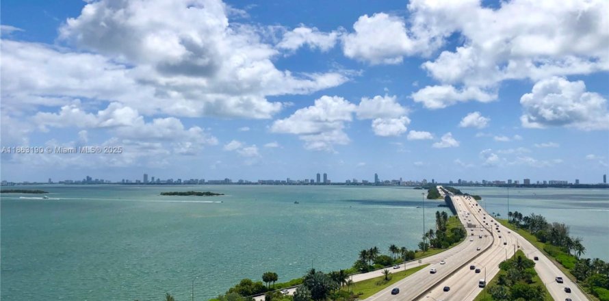 Condo in Miami, Florida, 1 bedroom  № 1924211