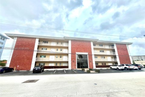Copropriété à vendre à Fort Lauderdale, Floride: 2 chambres, 89.19 m2 № 1817589 - photo 2