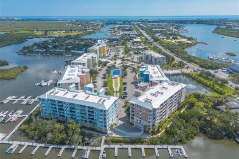 Condo in New Smyrna Beach, Florida, 2 bedrooms  № 2299911