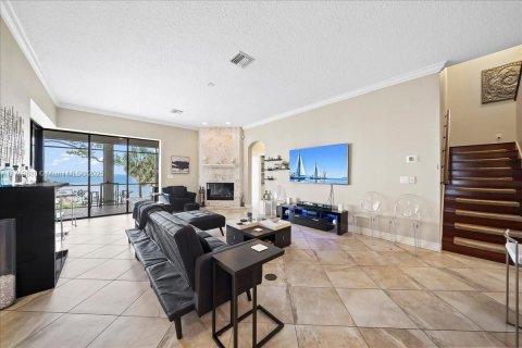 House in Cocoa, Florida 5 bedrooms, 346.25 sq.m. № 1704732 - photo 19