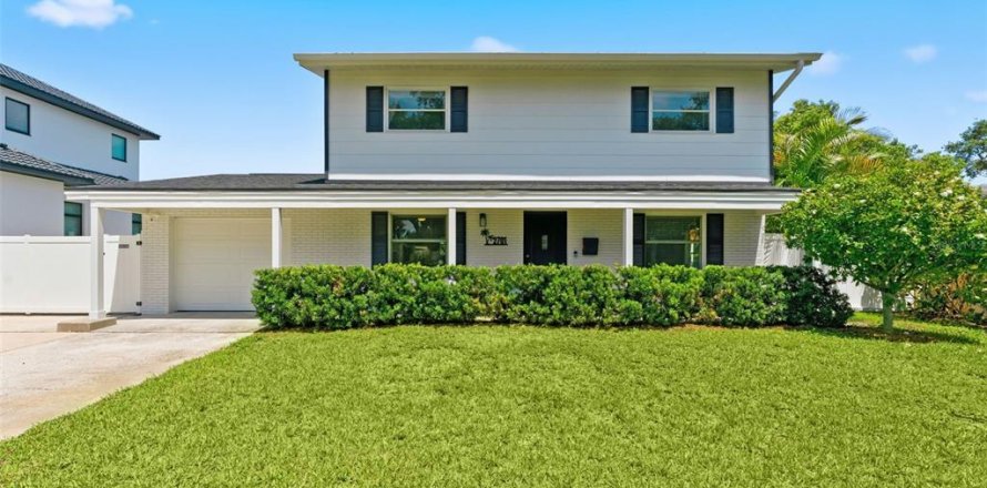 Villa ou maison à Saint Petersburg, Floride 3 chambres, 149.76 m2 № 2210703