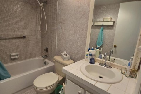 Condo in Deerfield Beach, Florida, 1 bedroom  № 2175842 - photo 10
