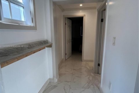 Снять в аренду виллу или дом в Майами, Флорида 1 спальня, 137.31м2, № 1955499 - фото 5