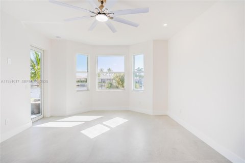 House in Cape Coral, Florida 3 bedrooms, 136.66 sq.m. № 1985874 - photo 9