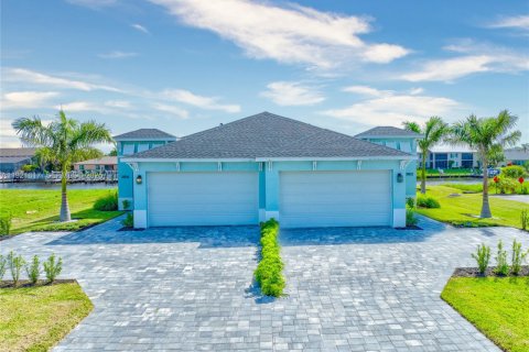 House in Cape Coral, Florida 3 bedrooms, 136.66 sq.m. № 1985874 - photo 25