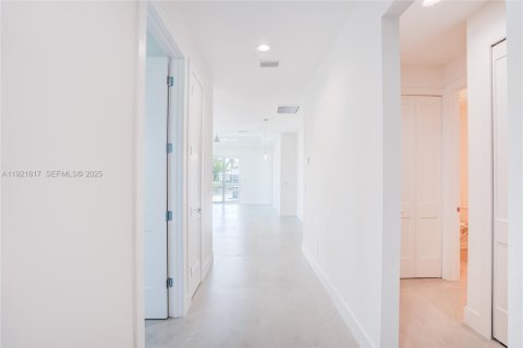 House in Cape Coral, Florida 3 bedrooms, 136.66 sq.m. № 1985874 - photo 17