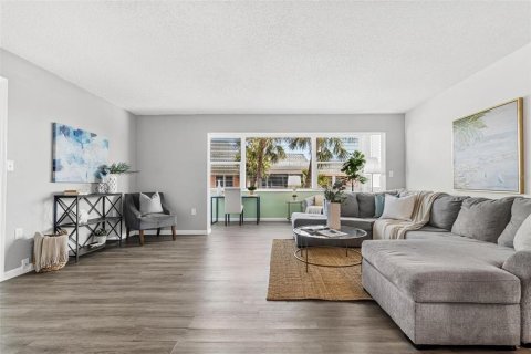 Condo in Saint Petersburg, Florida, 2 bedrooms  № 1655169 - photo 8