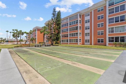 Condo in Saint Petersburg, Florida, 2 bedrooms  № 1655169 - photo 23