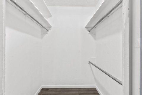 Condo in Saint Petersburg, Florida, 2 bedrooms  № 1655169 - photo 14