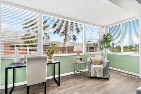 Condo in Saint Petersburg, Florida, 2 bedrooms  № 1655169 - photo 10