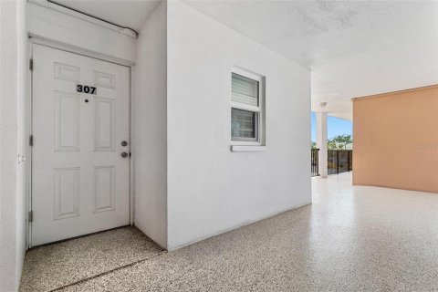 Condo in Saint Petersburg, Florida, 2 bedrooms  № 1655169 - photo 20