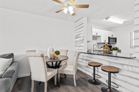 Condo in Saint Petersburg, Florida, 2 bedrooms  № 1655169 - photo 4