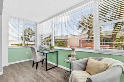 Condo in Saint Petersburg, Florida, 2 bedrooms  № 1655169 - photo 11
