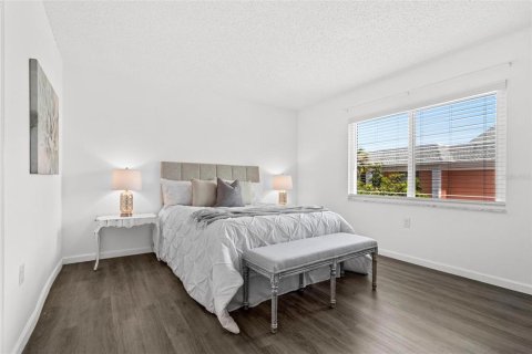 Condo in Saint Petersburg, Florida, 2 bedrooms  № 1655169 - photo 16