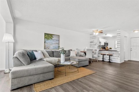Condo in Saint Petersburg, Florida, 2 bedrooms  № 1655169 - photo 7