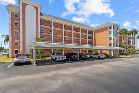 Condo in Saint Petersburg, Florida, 2 bedrooms  № 1655169 - photo 24