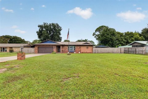 House in Leesburg, Florida 4 bedrooms, 160.44 sq.m. № 2408429