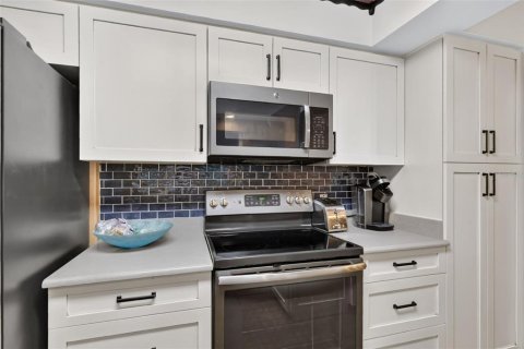 House in Leesburg, Florida 4 bedrooms, 160.44 sq.m. № 2408429 - photo 16