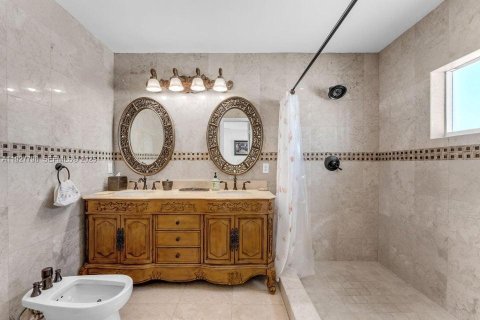 House in Key Largo, Florida 4 bedrooms, 237.27 sq.m. № 1988031 - photo 27