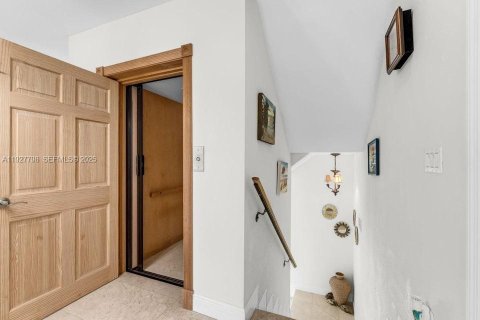 House in Key Largo, Florida 4 bedrooms, 237.27 sq.m. № 1988031 - photo 9