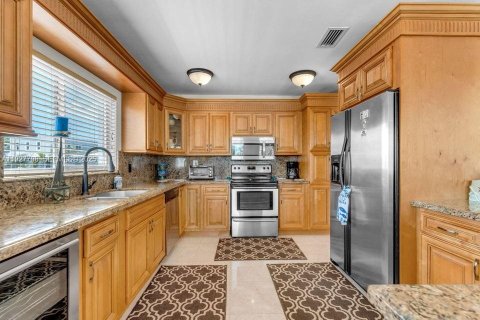 House in Key Largo, Florida 4 bedrooms, 237.27 sq.m. № 1988031 - photo 14