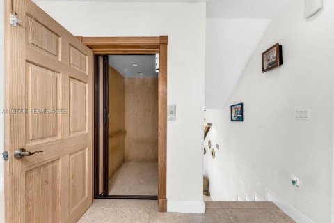 House in Key Largo, Florida 4 bedrooms, 237.27 sq.m. № 1988031 - photo 8