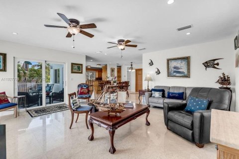 House in Key Largo, Florida 4 bedrooms, 237.27 sq.m. № 1988031 - photo 19