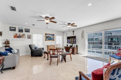 House in Key Largo, Florida 4 bedrooms, 237.27 sq.m. № 1988031 - photo 17