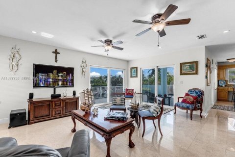House in Key Largo, Florida 4 bedrooms, 237.27 sq.m. № 1988031 - photo 18
