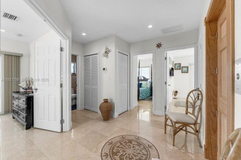 House in Key Largo, Florida 4 bedrooms, 237.27 sq.m. № 1988031 - photo 22