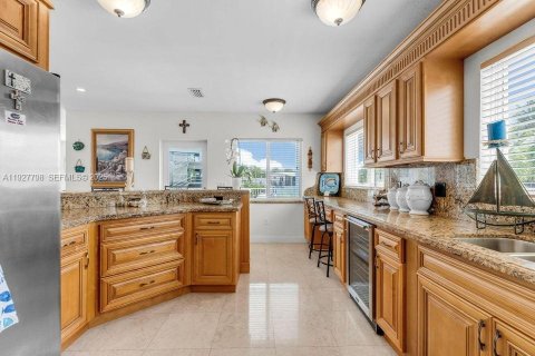 House in Key Largo, Florida 4 bedrooms, 237.27 sq.m. № 1988031 - photo 13