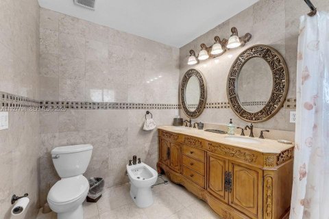 House in Key Largo, Florida 4 bedrooms, 237.27 sq.m. № 1988031 - photo 26