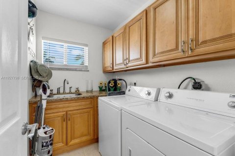 House in Key Largo, Florida 4 bedrooms, 237.27 sq.m. № 1988031 - photo 21