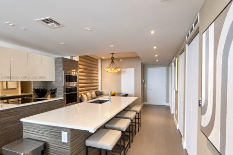 Copropriété à louer à Miami, Floride: 2 chambres, 102.84 m2 № 2357142 - photo 2