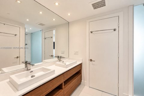 Copropriété à louer à Miami, Floride: 2 chambres, 102.84 m2 № 2357142 - photo 7