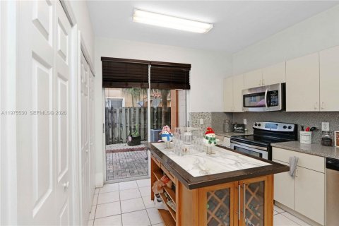 Снять в аренду таунхаус в Майами-Лейкс, Флорида 3 спальни, 125.51м2, № 2038469 - фото 3