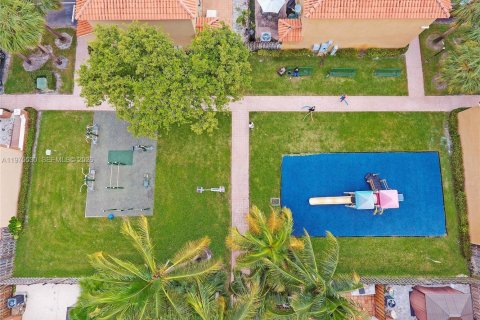 Снять в аренду таунхаус в Майами-Лейкс, Флорида 3 спальни, 125.51м2, № 2038469 - фото 15