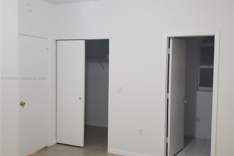 Снять в аренду таунхаус в Майами-Лейкс, Флорида 3 спальни, 125.51м2, № 2038469 - фото 8