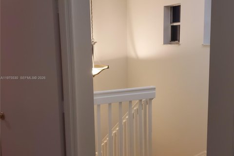 Снять в аренду таунхаус в Майами-Лейкс, Флорида 3 спальни, 125.51м2, № 2038469 - фото 6