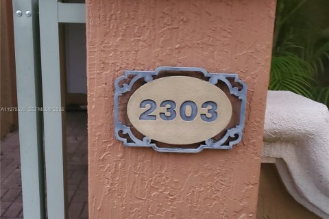 Снять в аренду таунхаус в Майами-Лейкс, Флорида 3 спальни, 125.51м2, № 2038469 - фото 24