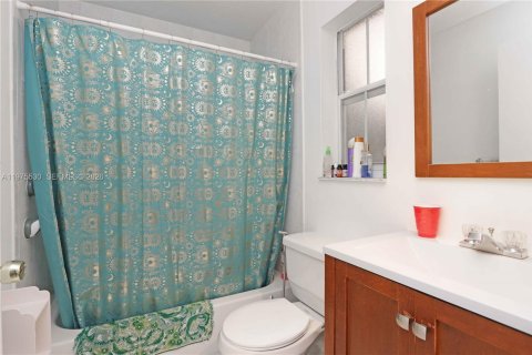 Снять в аренду таунхаус в Майами-Лейкс, Флорида 3 спальни, 125.51м2, № 2038469 - фото 11