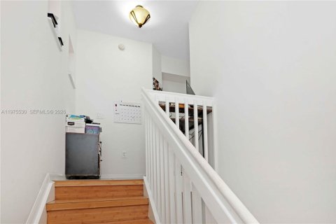 Снять в аренду таунхаус в Майами-Лейкс, Флорида 3 спальни, 125.51м2, № 2038469 - фото 5